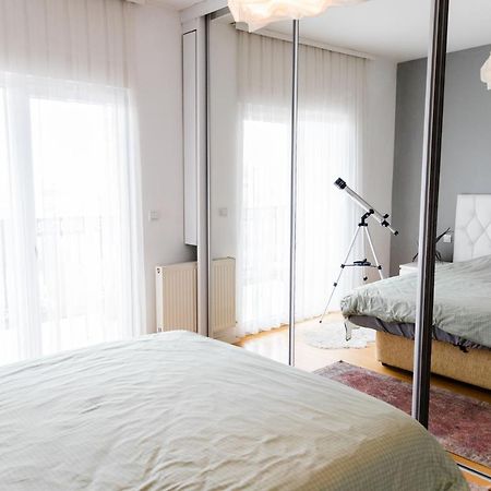 Modern Apartment With A View Feels Like Home Pristina Exterior foto